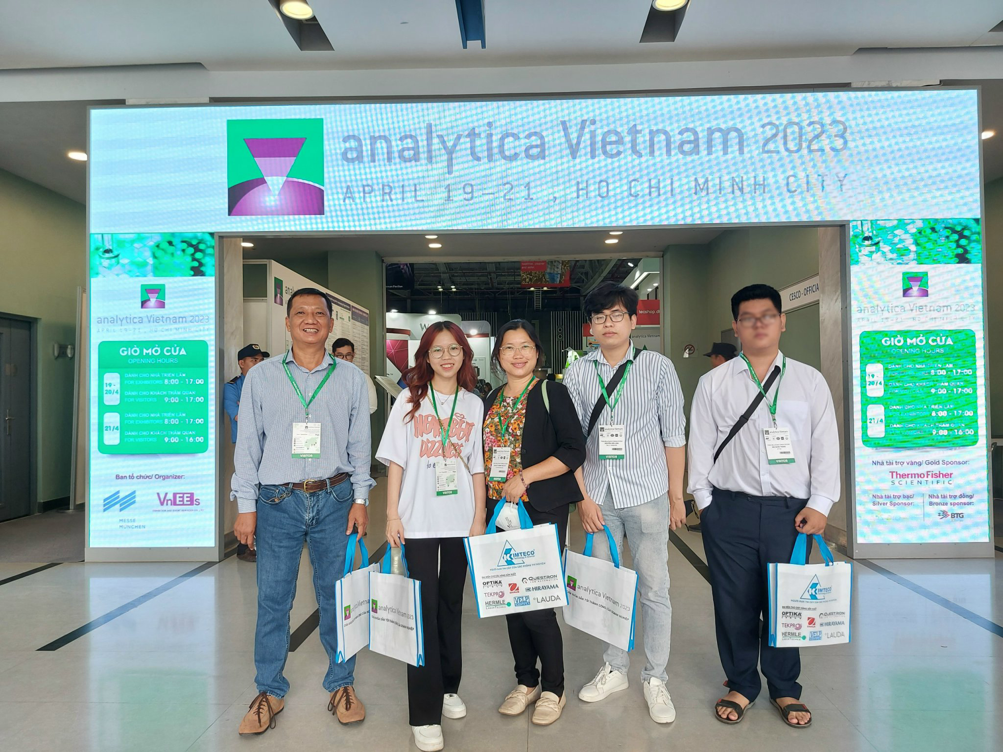 Tham dự triển lãm tại khu Analytica Vietnam 2023